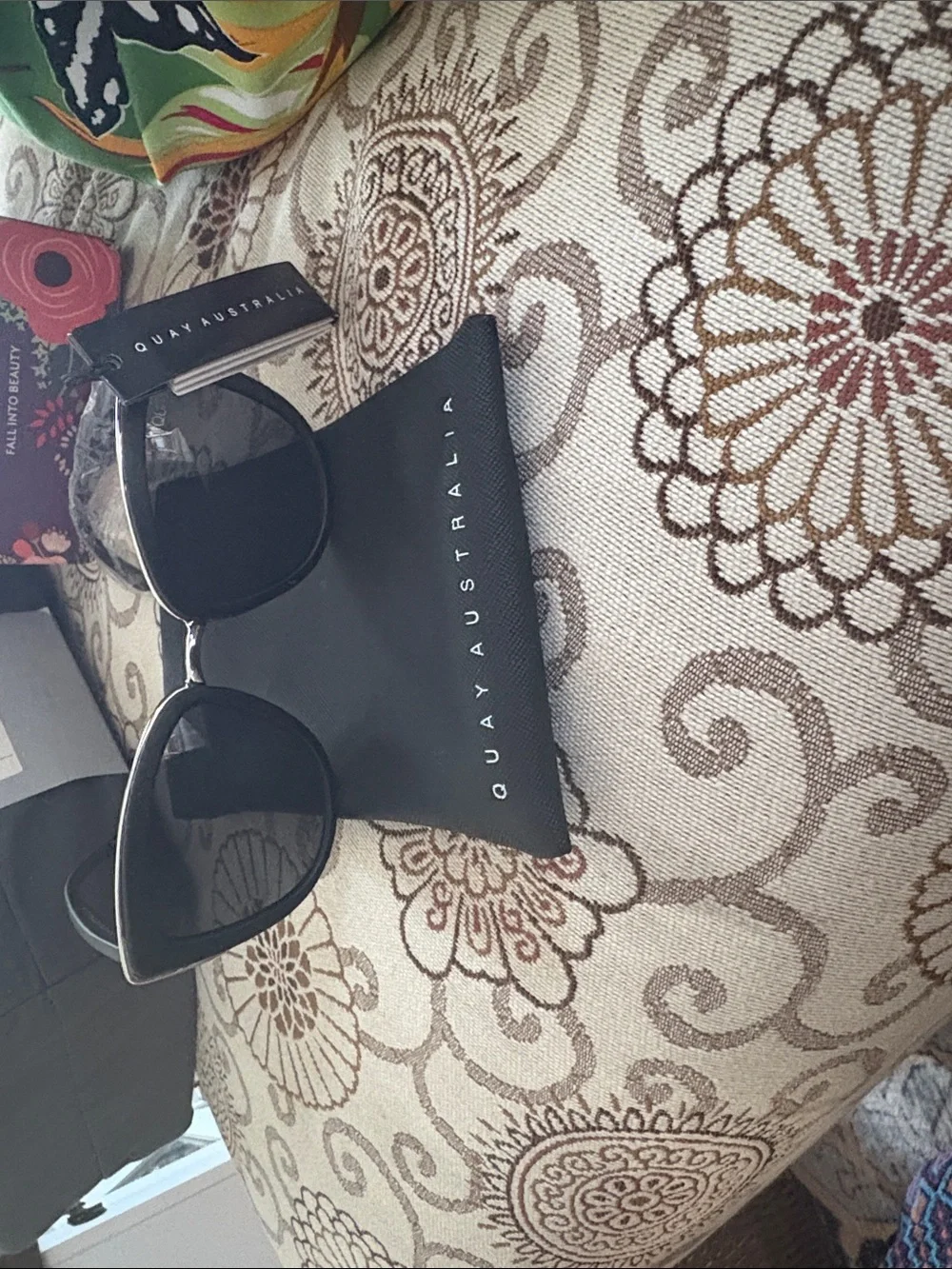BRAND NEW NEVER USED Quay Australia Black Men's Sunglasses — Sleek Rounded Frame